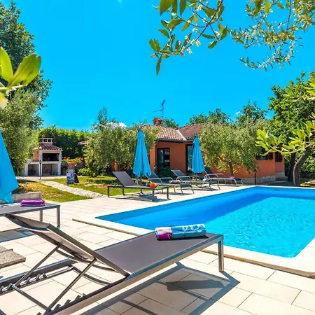 펜션 3 Bedroom In Sv,lovrec