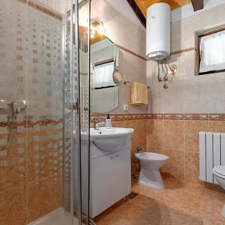 3 Bedroom In Sv,lovrec *