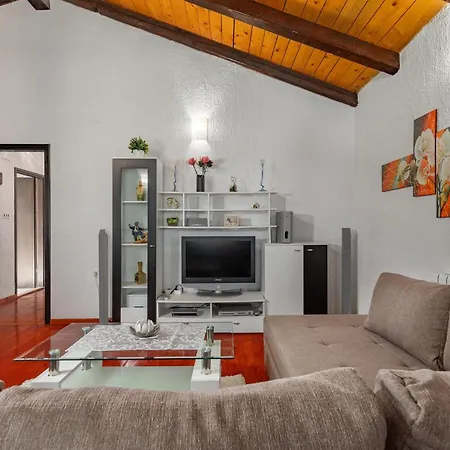 펜션 3 Bedroom In Sv,lovrec
